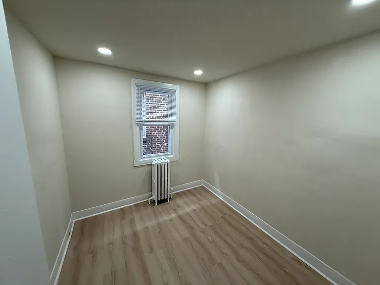 220 Court Ave — Photo 9