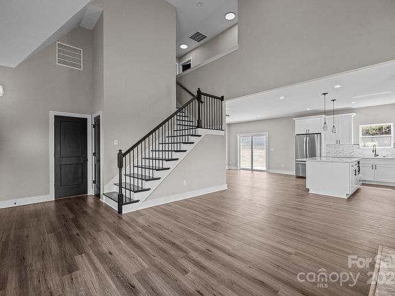 4th image of 1313 Dockery Dr