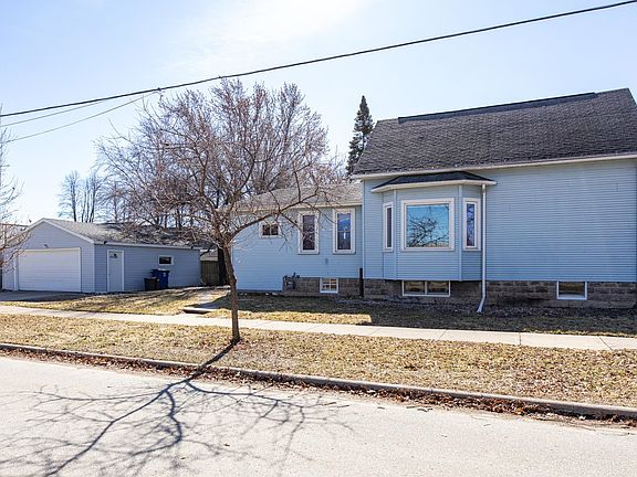 2nd image of 901 S Greenwood Ave
