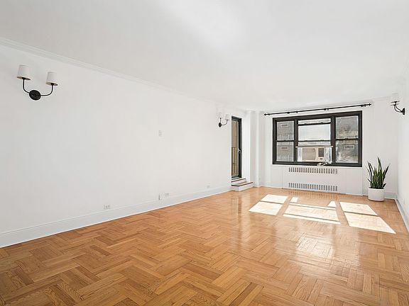 4th image of 135 E 54th St APT 11E
