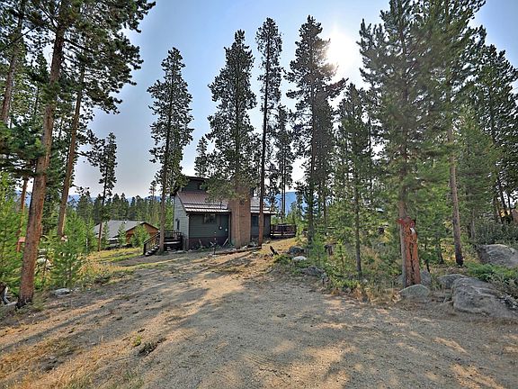 2nd image of 332 Lakeview Ln