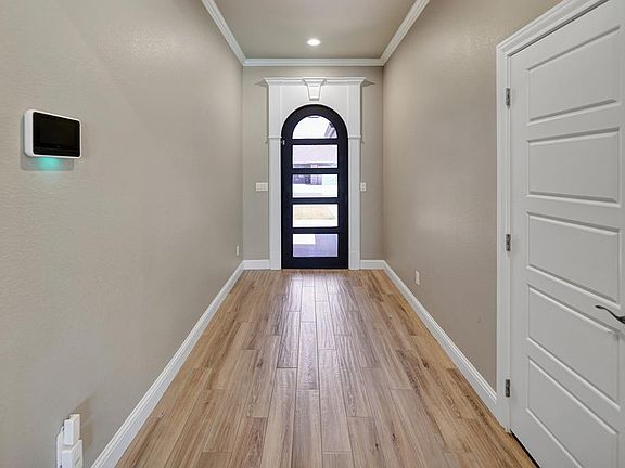 4th image of 1203 Desert Rose Dr