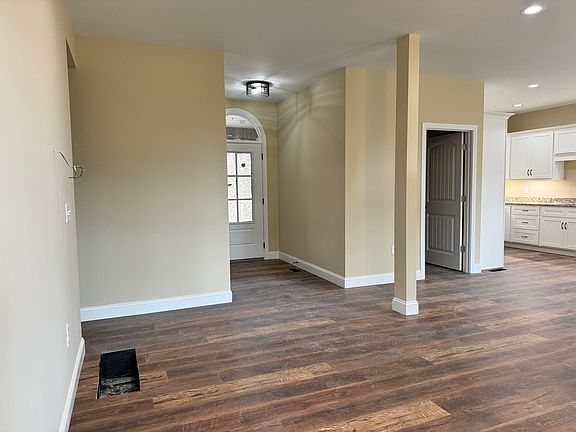 4th image of 1804 Adkinson Dr