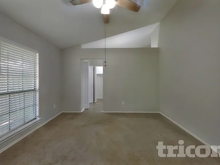 7811 Bluff Trail Dr — Photo 8