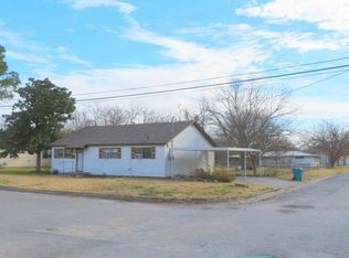 1401 Nugent St, Bowie, TX 76230