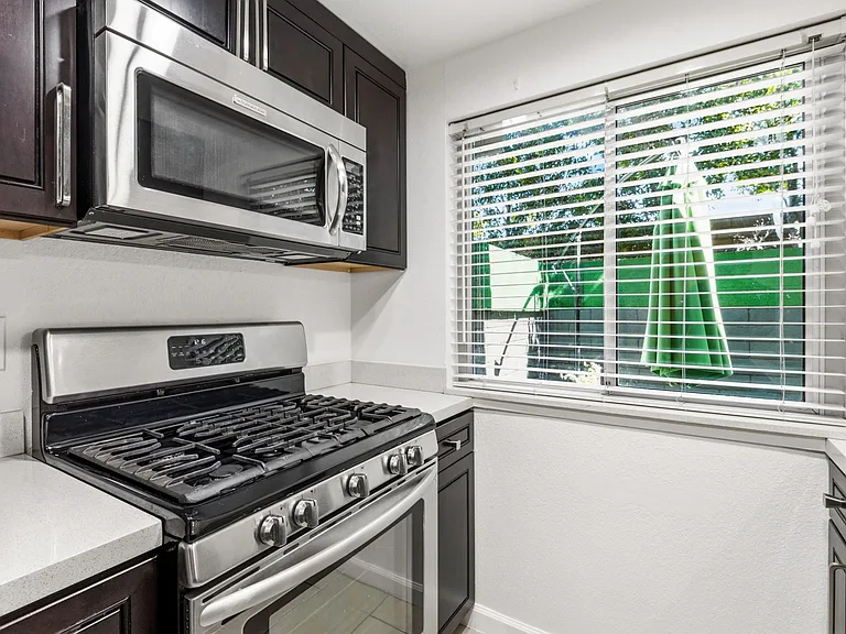 2298 N Indian Canyon Dr #E — Photo 14