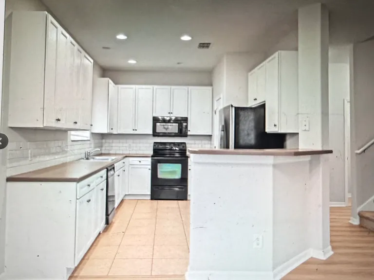 17608 Glenapp Dr — Photo 9