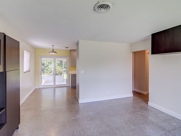 4th image of 1011 SW 31st St