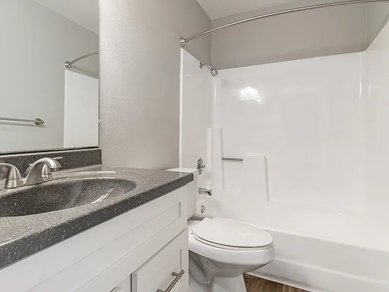 Kentwood Apartments — Photo 39