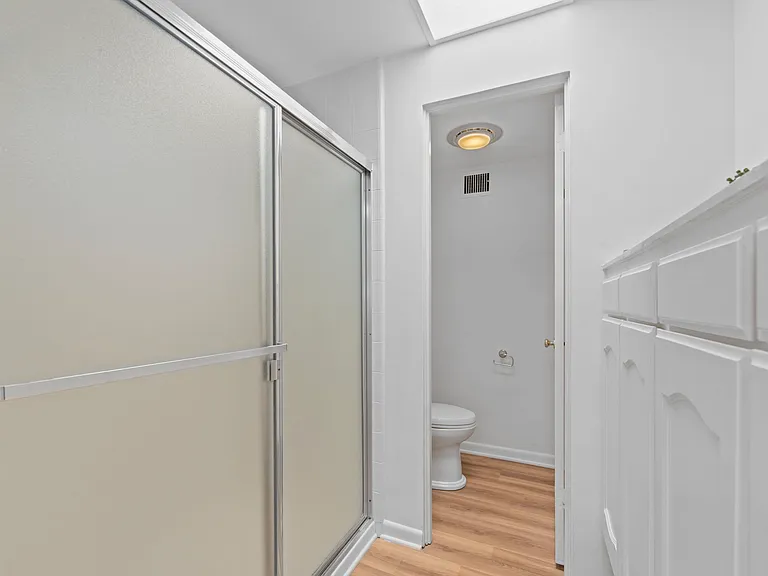 9501 W Olympic Blvd — Photo 22
