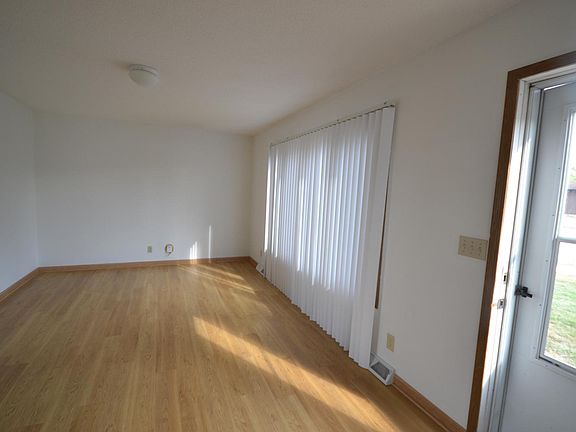 3rd image of 1601 Woodgate Dr