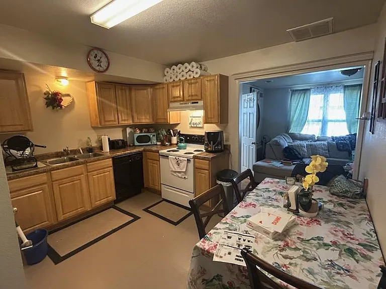 409 W Columbia Ave #3 — Photo 4