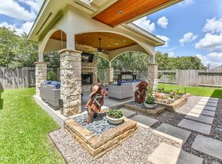 18334 N Elizabeth Shore Loop, Cypress, TX 77433