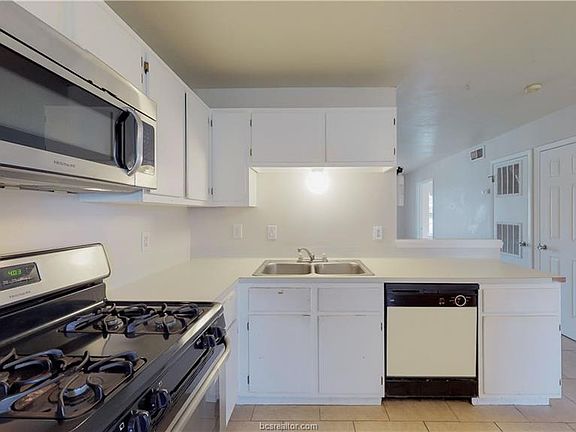 4th image of 801 San Pedro Dr APT B