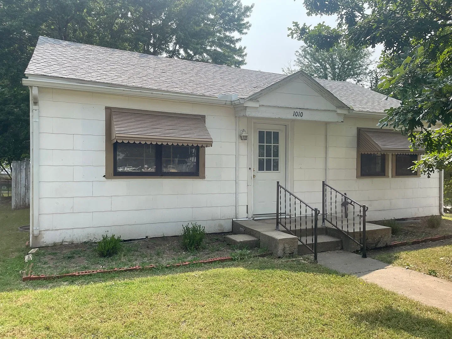 1010 Chestnut St. Emporia, KS 66801 — Photo 2