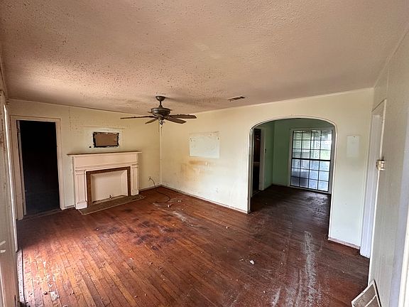 2nd image of 813 Magnolia Dr