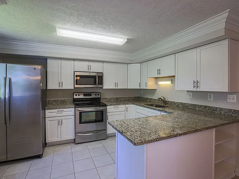 831 Comer Sq — Photo 11