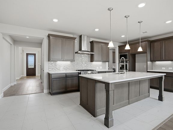 4th image of 309 Lacey Oak Ln