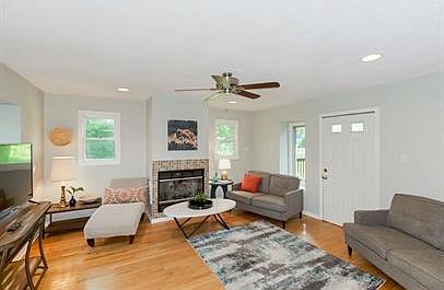4th image of 899 NE Columbus St #2C-608675