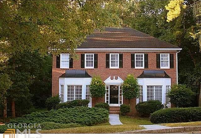 Sought-after Wyngate subdivision! Move-in ready! Updates galore!