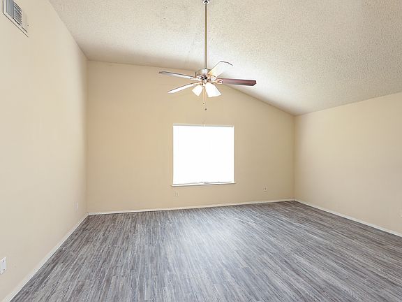 Western-Valley-Dr-21031-Livingroom_03012022