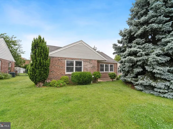 9717 Birwood St, Philadelphia, PA 19115