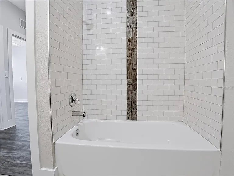 2233R E Kaley Ave #6 — Photo 22