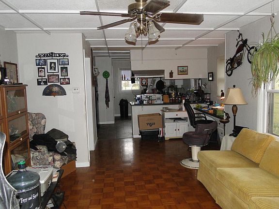 4th image of 820 W Leyda St