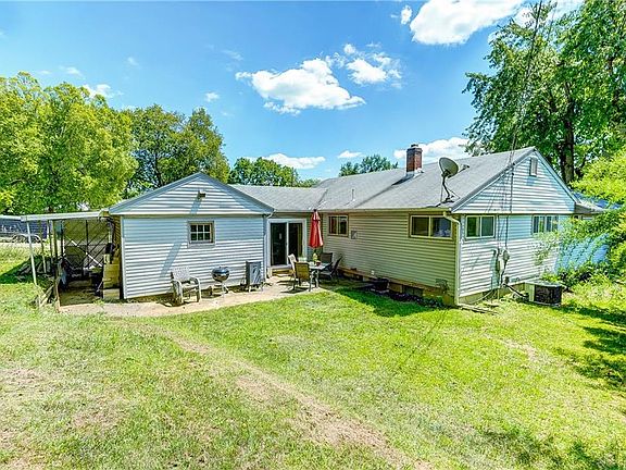 5th image of 573 Hillridge Dr