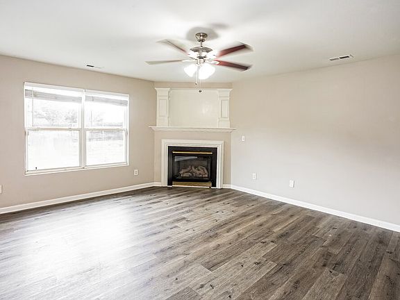 5th image of 717 Aberdeen Glen Pl