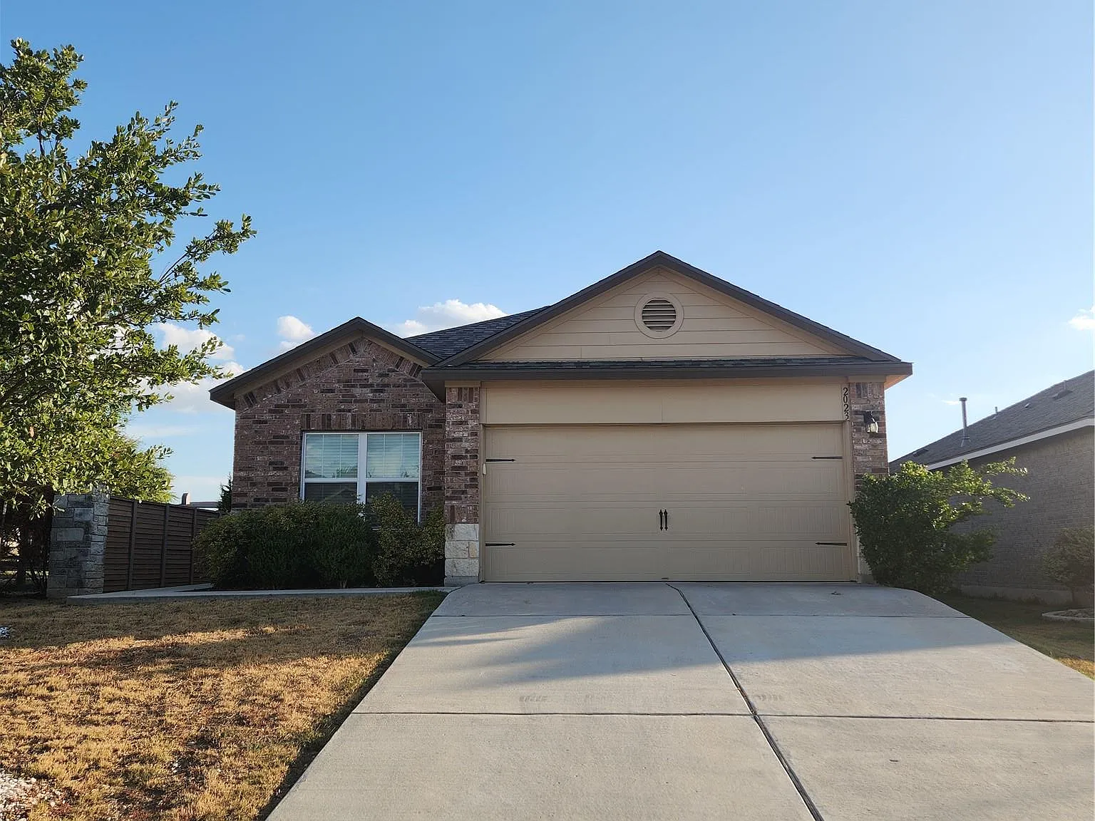 4 bed, 2.0 bath, 1754 sqft, $2,050 — Photo 1