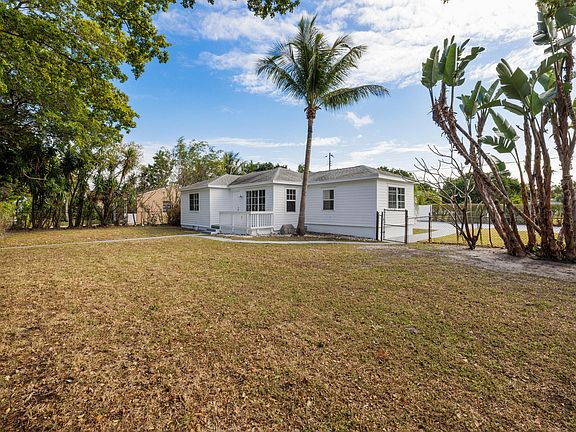 4th image of 640 Forest Hill Boulevard