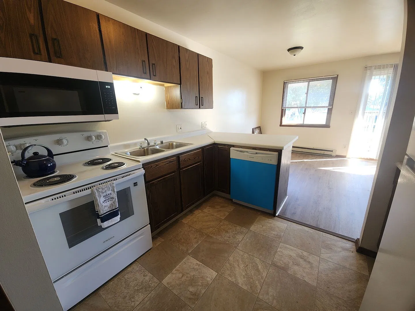 1045 Greenwood Ct. — Photo 2
