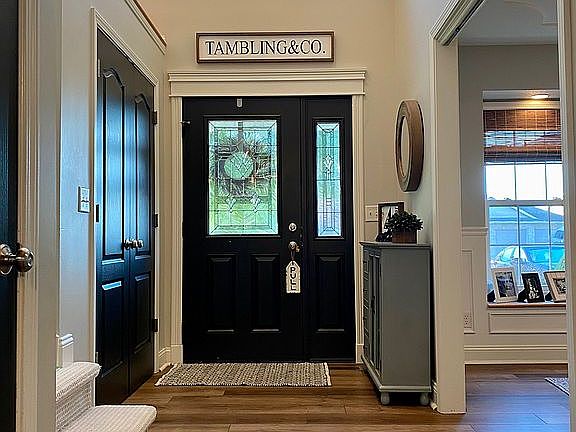 3rd image of 565 Hollyberry Ln