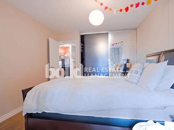 5th image of 1330 Burrard St #615