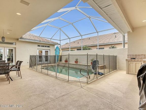 3rd image of 718 Spanish Cove Dr