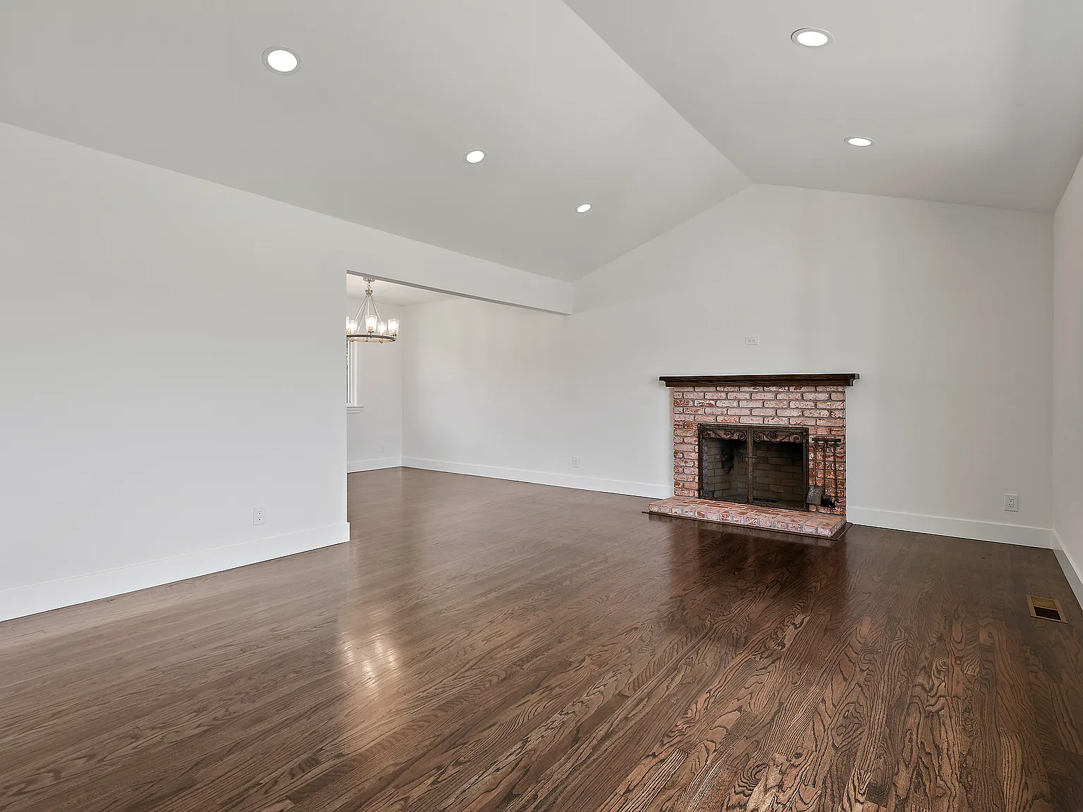 4078 Heppner Ln — Photo 3