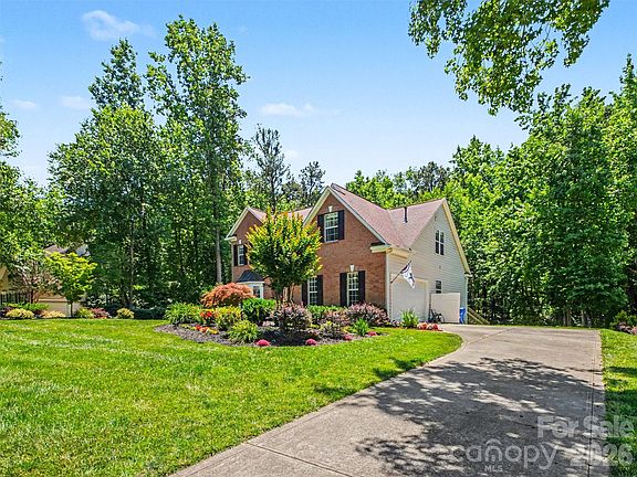 4th image of 161 Montrose Dr