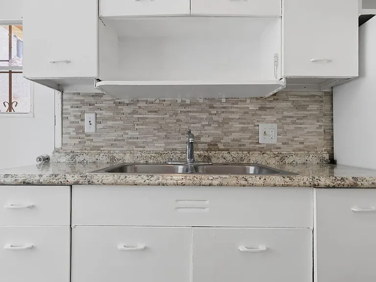 5642-5646 Laurel Canyon Blvd — Photo 13