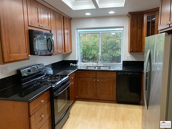 3rd image of 7511 Rolling Hills Cir