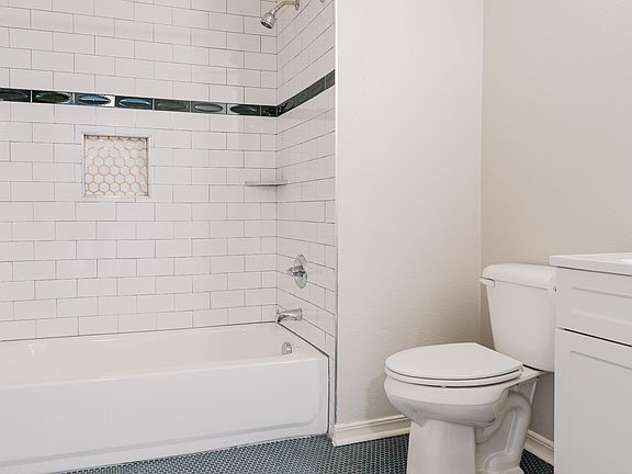 4th image of 2213 Main St APT 6