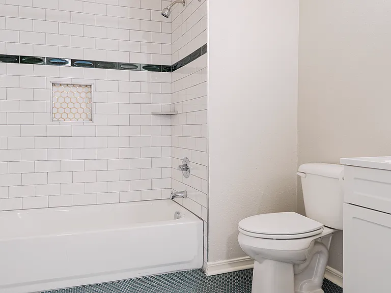 2213 Main St #6 — Photo 4