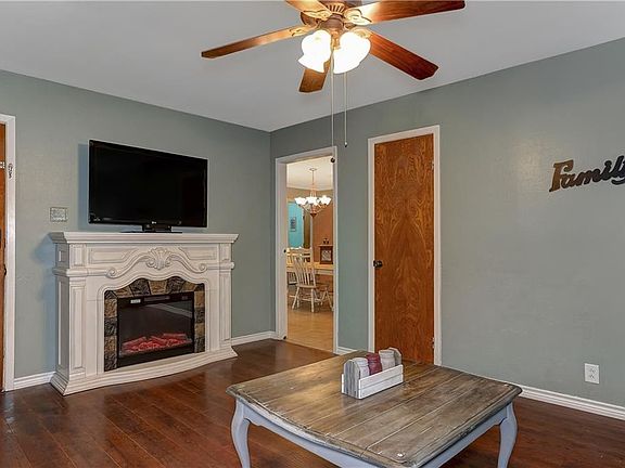 4th image of 1316 W Bond St