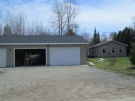 4th image of 3979 N East Ln