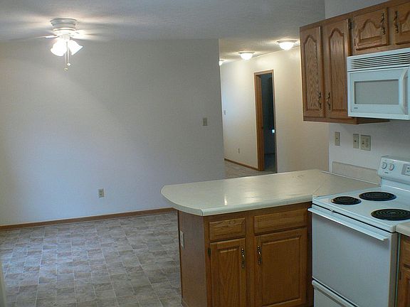 4th image of 49 Buckeye Dr