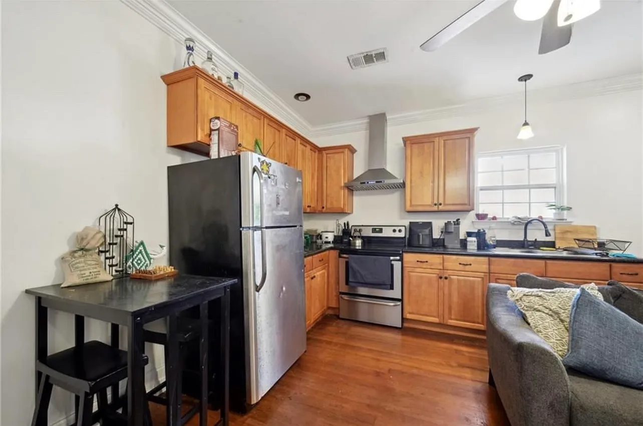 2703 Amelia St — Photo 3