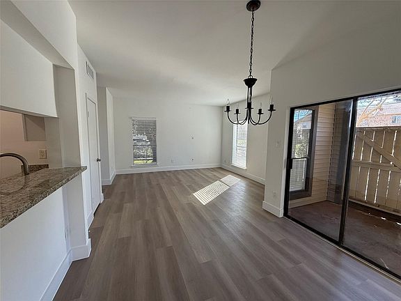 4th image of 2025 Augusta Dr APT 207