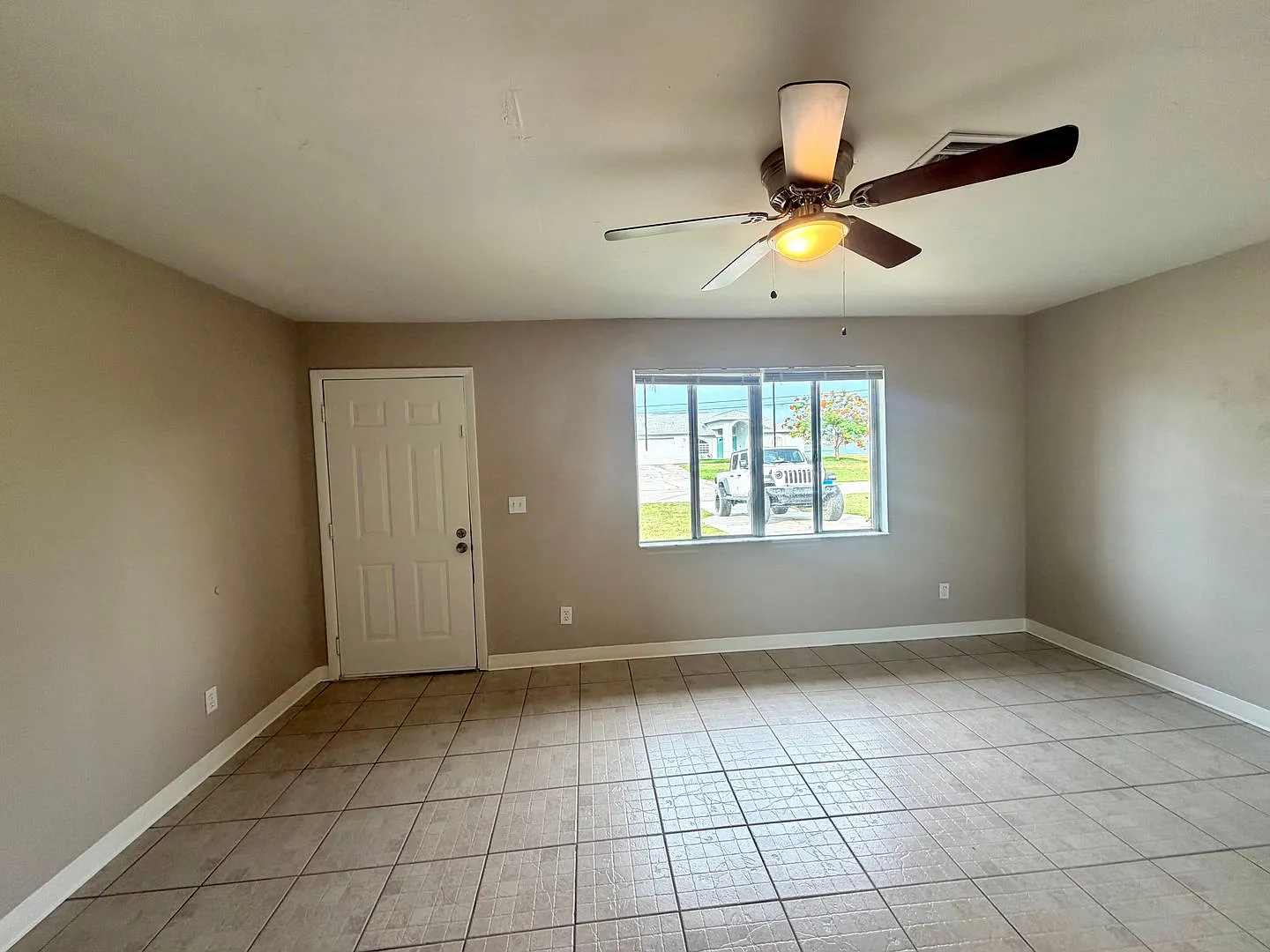 Cozy 2/1 duplex — Photo 4