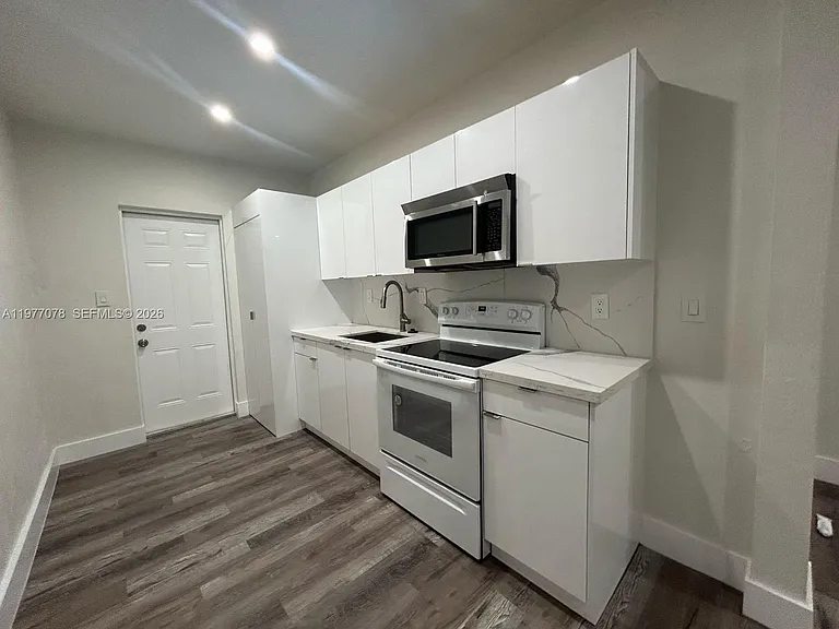 2929 NW 47th St #2 — Photo 12