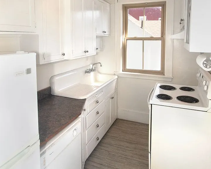 438 State St — Photo 2